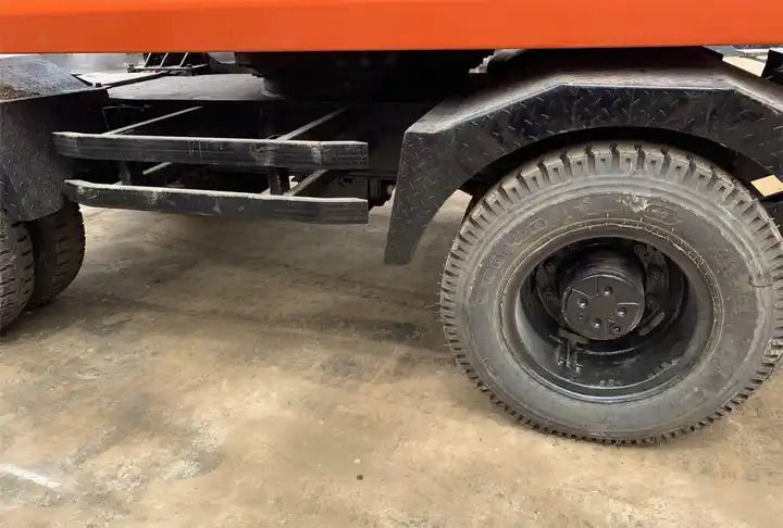 2016 Doosan DH150W-7 wheel excavator undercarriage view