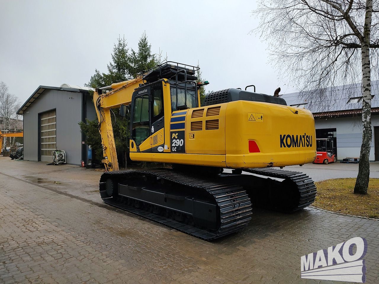 2015 Komatsu PC290LC-10 crawler excavator, rear three-quarter view