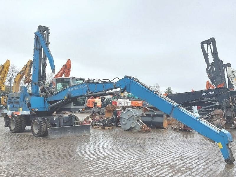 2014 Fuchs MHL 820 D E material handler side view 2014 Fuchs MHL 820 D E material handler side view