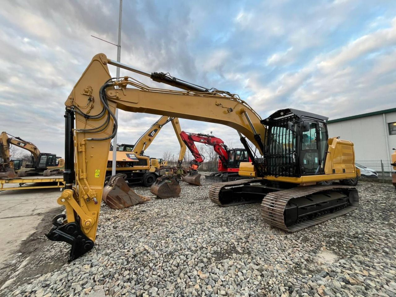 2020 Caterpillar 323-07 crawler excavator, side view 2020 Caterpillar 323-07 crawler excavator, side view