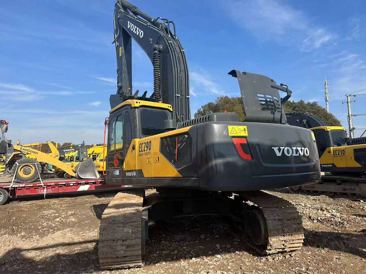 2020 Volvo EC290 crawler excavator, rear three-quarter view 2020 Volvo EC290 crawler excavator, rear three-quarter view