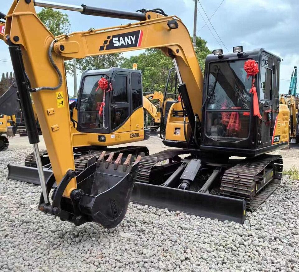 2022 Sany SY75C crawler excavator, front three-quarter view 2022 Sany SY75C crawler excavator, front three-quarter view