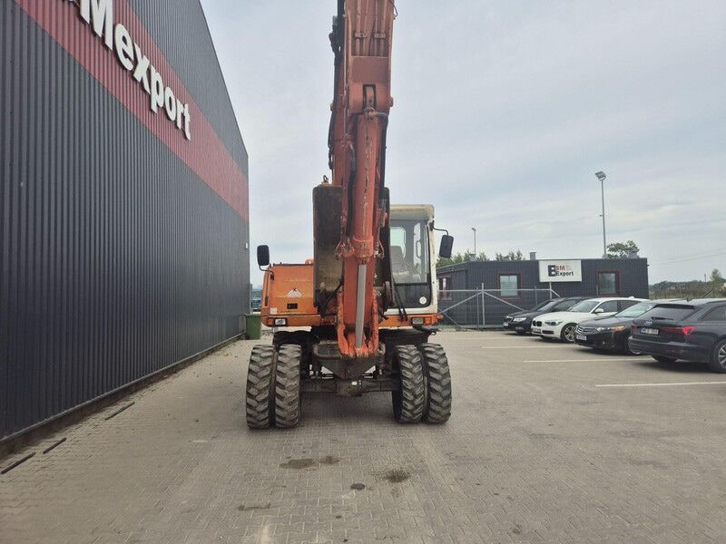 2001 Atlas 1404 wheel excavator, front view 2001 Atlas 1404 wheel excavator, front view