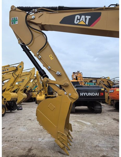 2024 Caterpillar 329D crawler excavator boom and bucket detail 2024 Caterpillar 329D crawler excavator boom and bucket detail