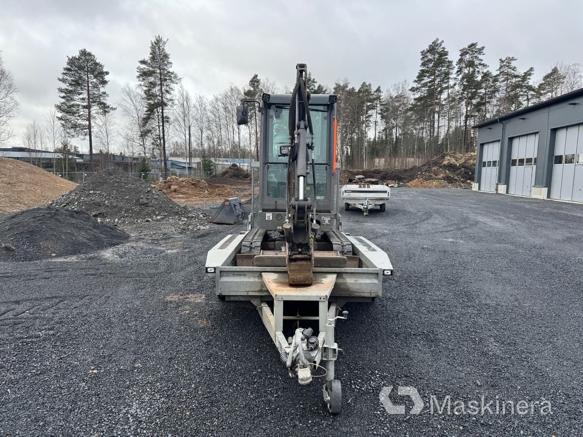 2019 Volvo EC18E crawler excavator, front view on trailer 2019 Volvo EC18E crawler excavator, front view on trailer