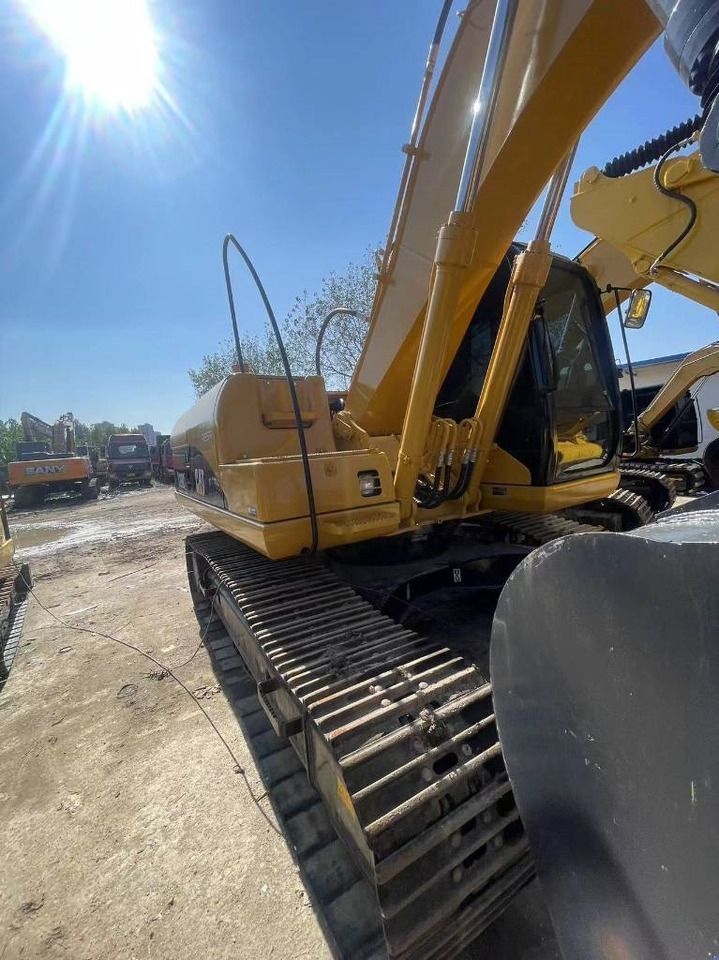 2021 Caterpillar 320C crawler excavator, rear three-quarter view