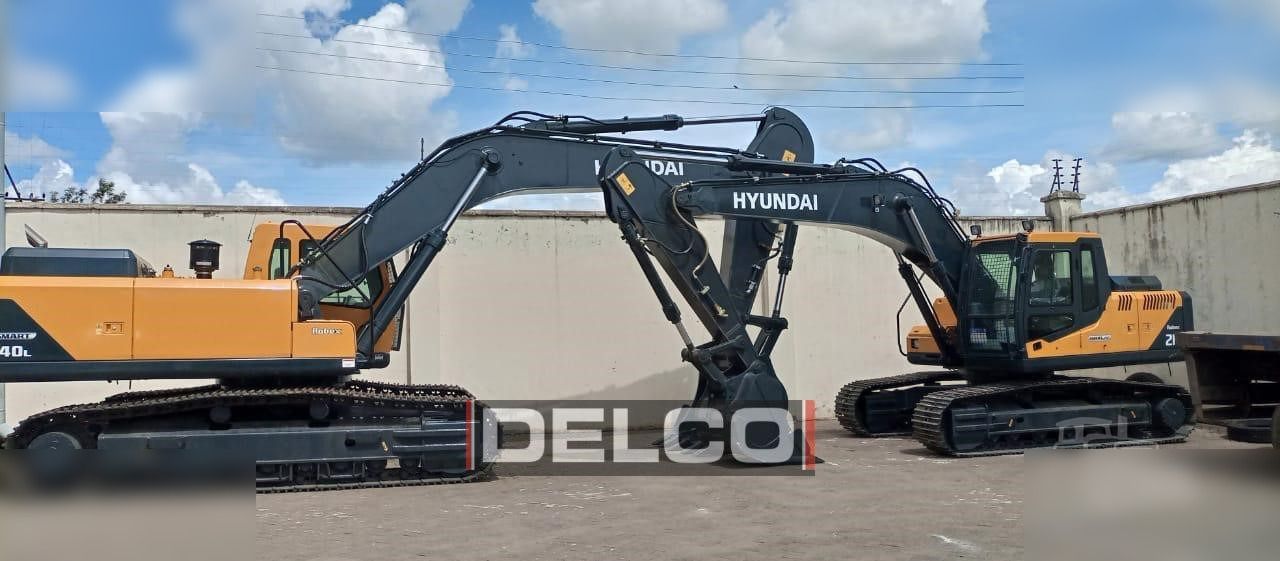 2026 Hyundai Robex 340L Smart crawler excavator side view 2026 Hyundai Robex 340L Smart crawler excavator side view