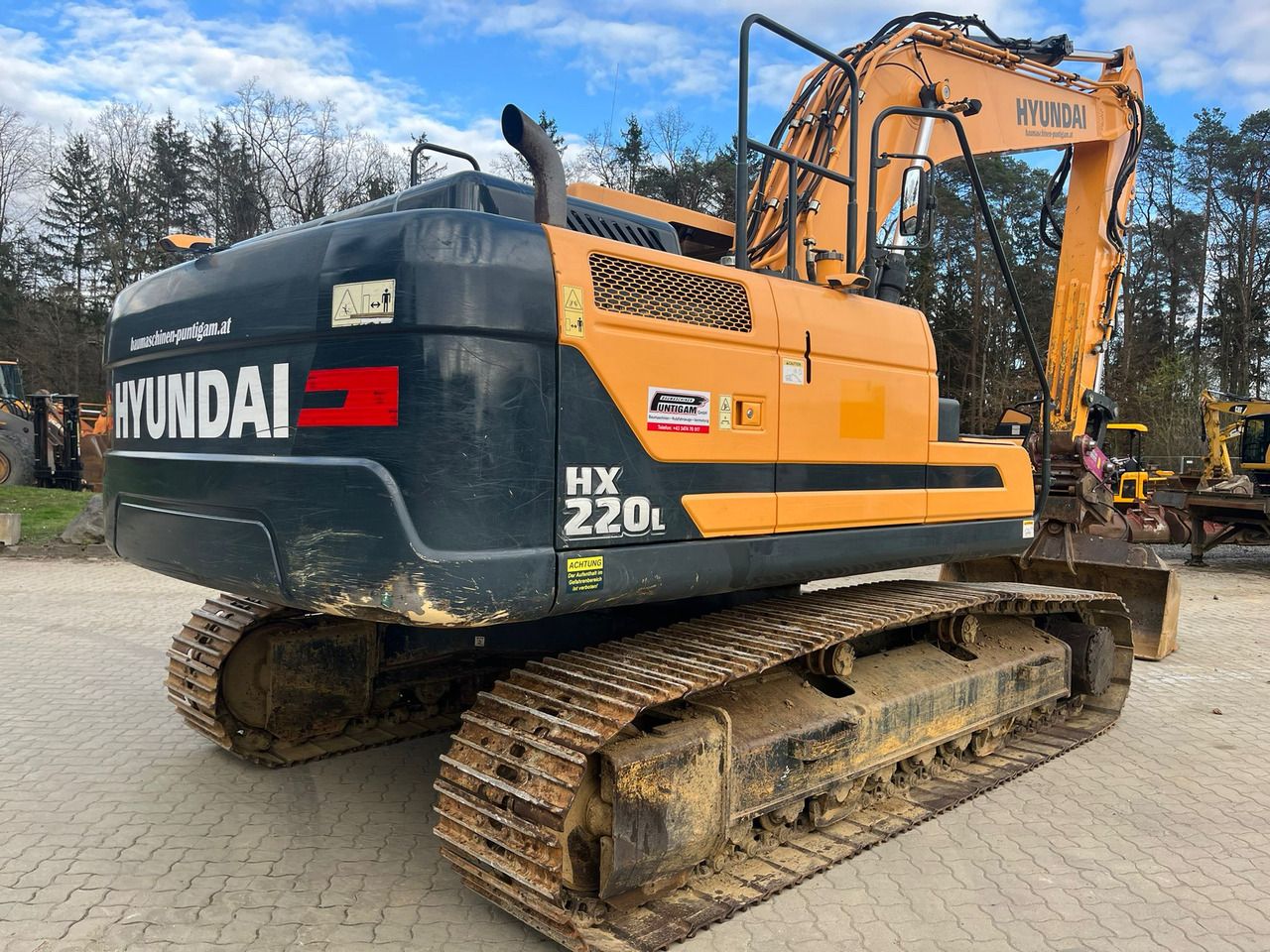 2016 Hyundai HX220L crawler excavator, rear three-quarter view 2016 Hyundai HX220L crawler excavator, rear three-quarter view