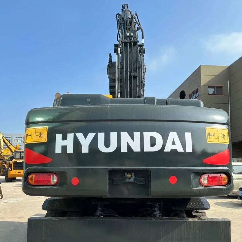 Escavatore su ruote Hyundai R210W-9 del 2023