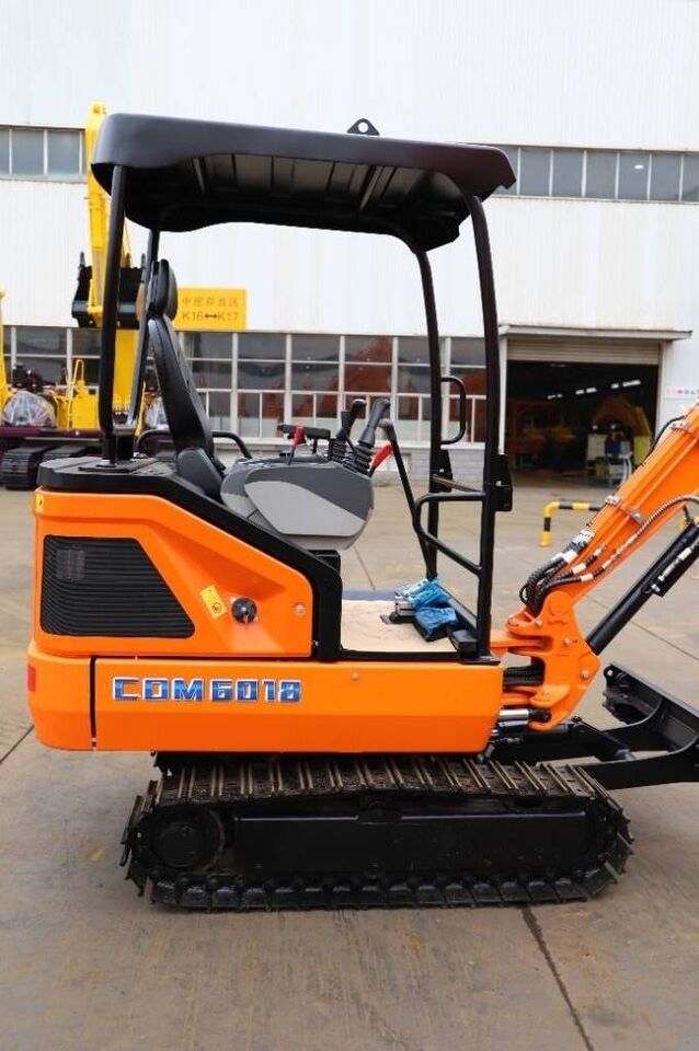 2026 Lonking CDM6018 crawler excavator, side view
