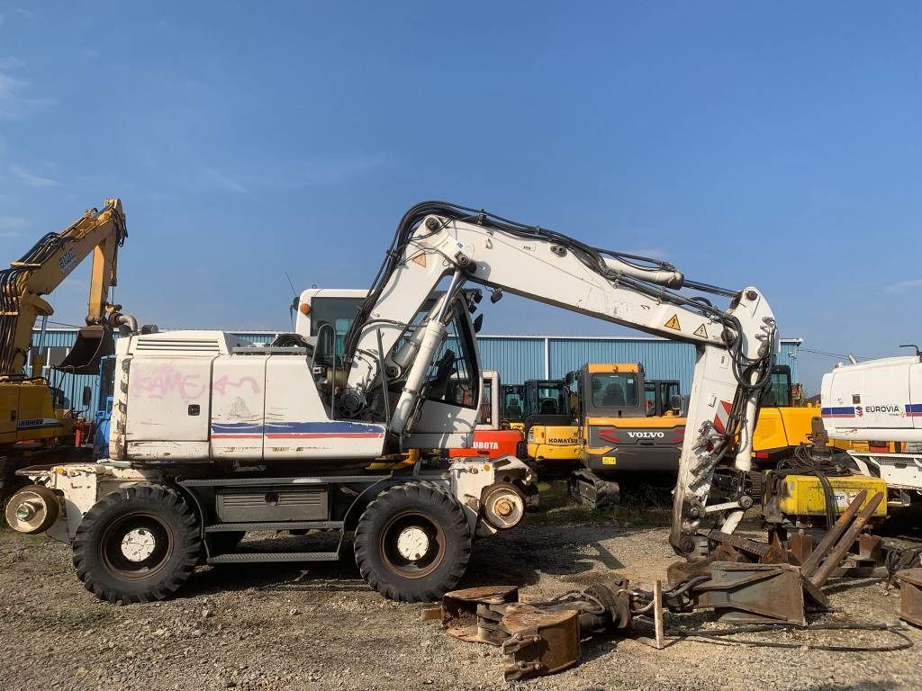 2010 Liebherr A900C ZW wheel excavator side view
