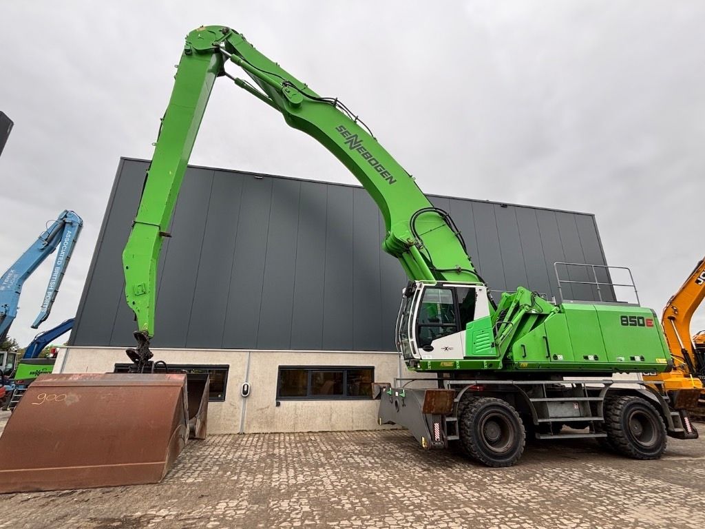 2018 Sennebogen 850 E material handler, side profile view 2018 Sennebogen 850 E material handler, side profile view