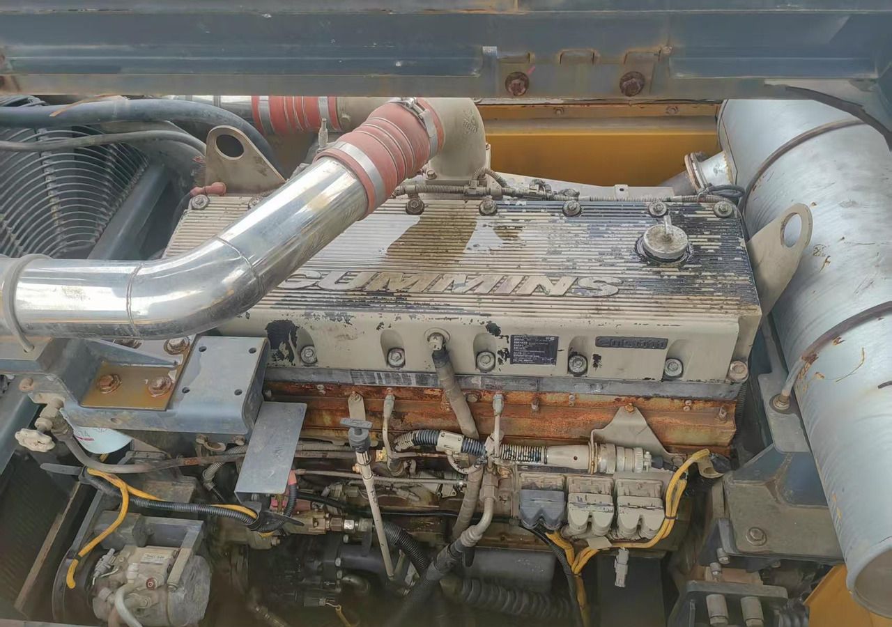 2019 XCMG XE490DK crawler excavator engine compartment view 2019 XCMG XE490DK crawler excavator engine compartment view