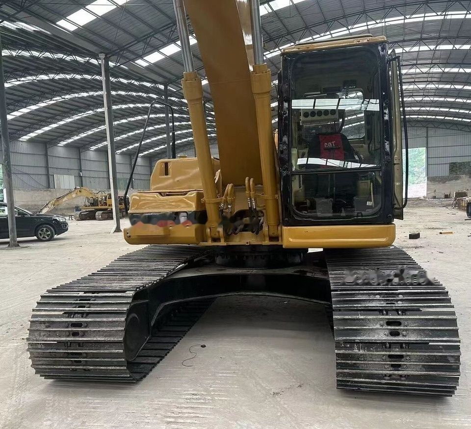 Caterpillar 320BL crawler excavator, rear view