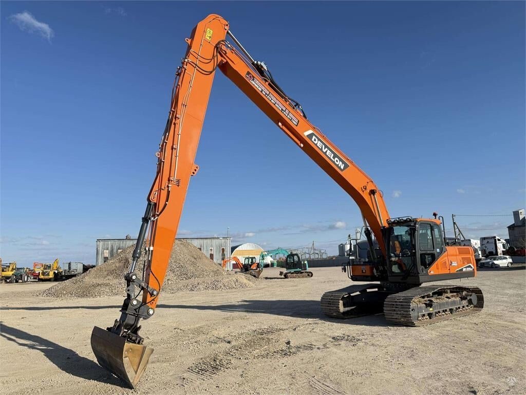 2024 Develon DX225 LC-7 crawler excavator, side profile view 2024 Develon DX225 LC-7 crawler excavator, side profile view