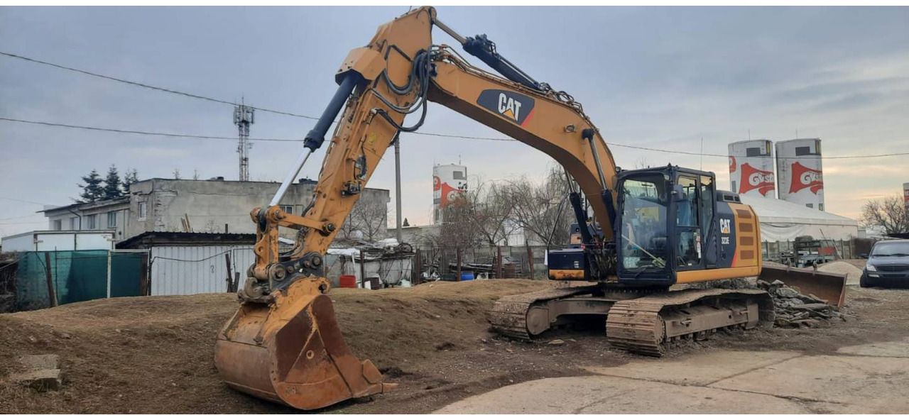 2014 Caterpillar 323EL crawler excavator, side view 2014 Caterpillar 323EL crawler excavator, side view