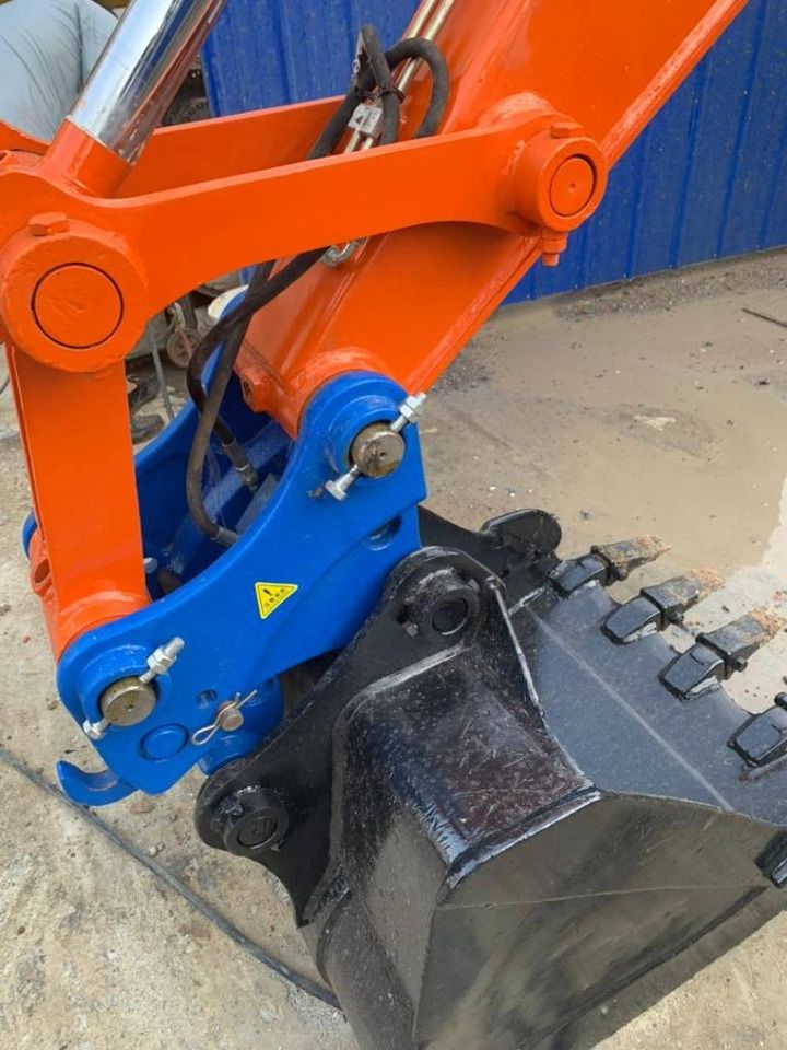 2023 Doosan DX75 mini excavator bucket and quick coupler detail 2023 Doosan DX75 mini excavator bucket and quick coupler detail
