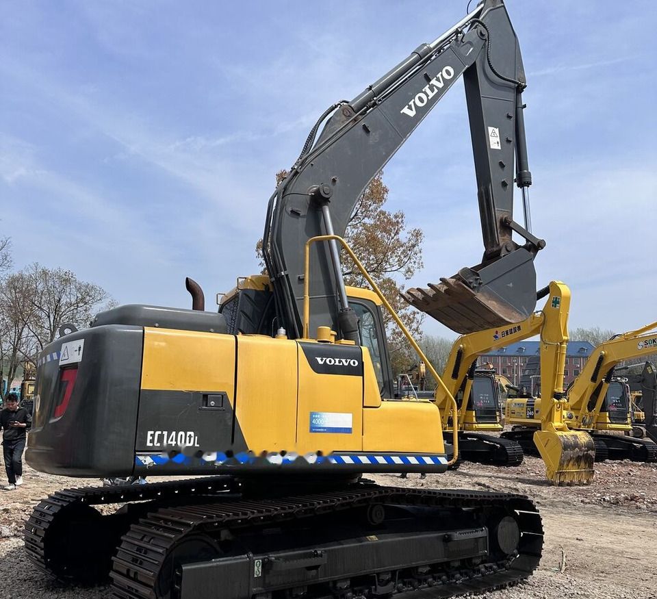 2021 Volvo EC140DL crawler excavator, rear three-quarter view 2021 Volvo EC140DL crawler excavator, rear three-quarter view