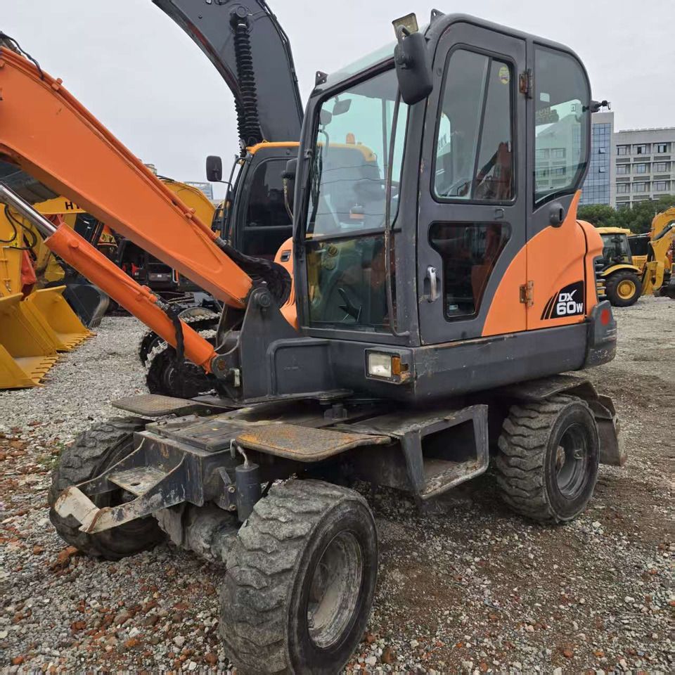 2018 Doosan DX60W wheel excavator, front three-quarter view 2018 Doosan DX60W wheel excavator, front three-quarter view