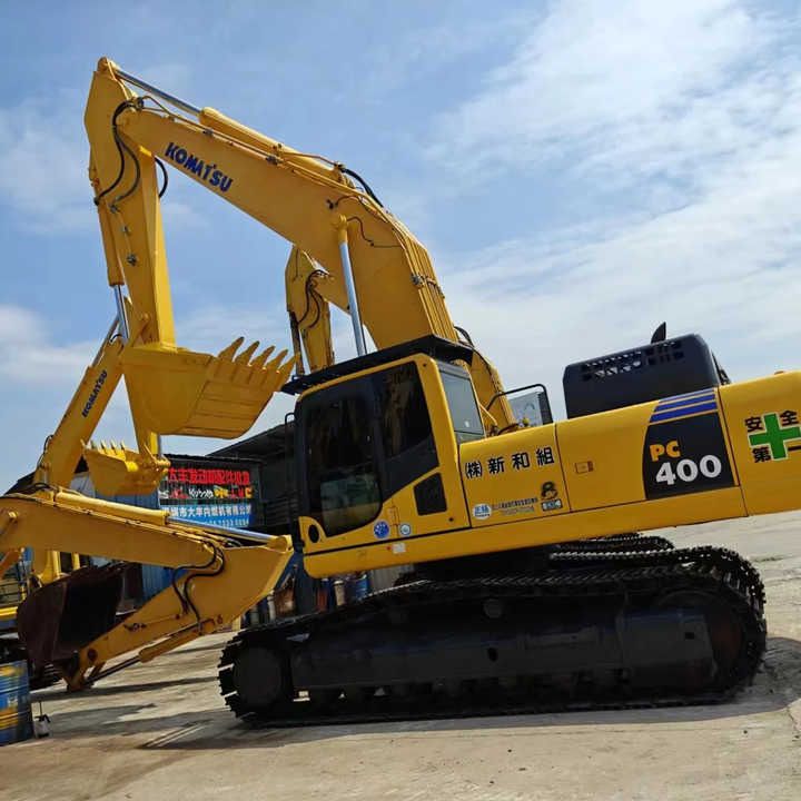 2022 Komatsu PC400-8 crawler excavator, side profile view 2022 Komatsu PC400-8 crawler excavator, side profile view
