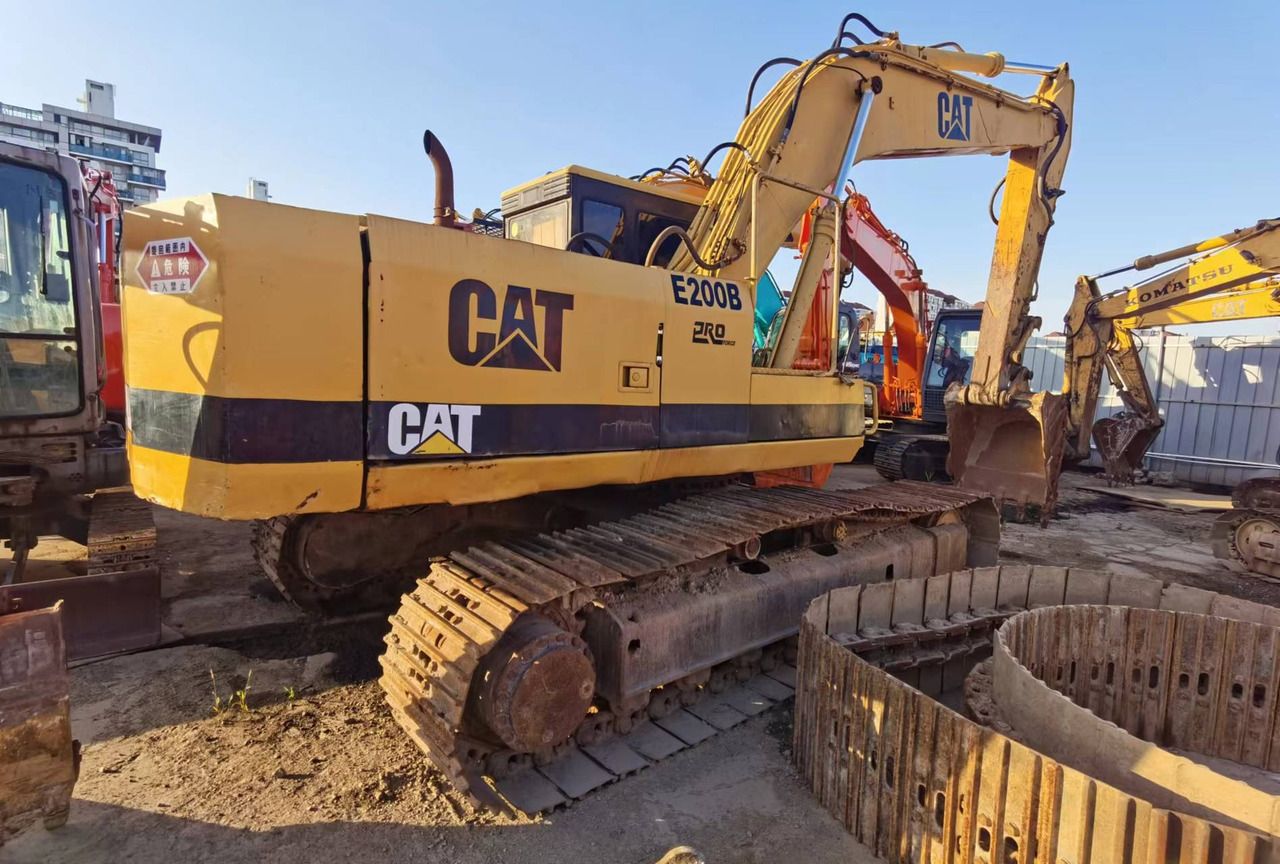 2014 Caterpillar E200B crawler excavator side view