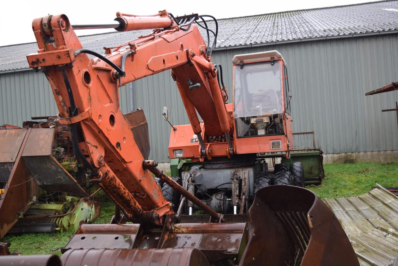 1973 Atlas 1602 wheel excavator, front three-quarter view 1973 Atlas 1602 wheel excavator, front three-quarter view