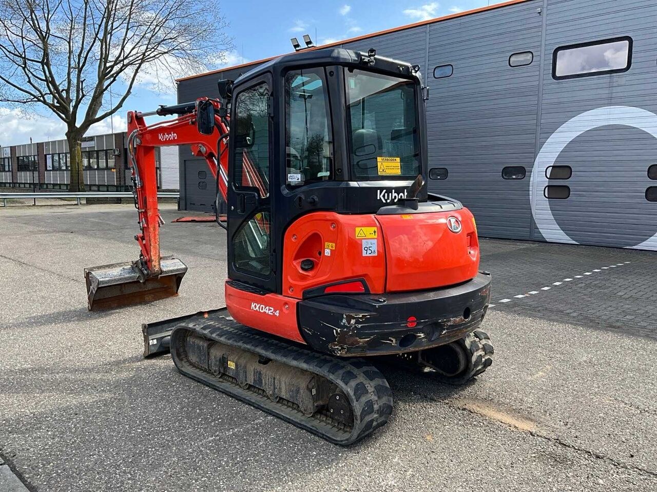 2018 Kubota KX042-4 mini excavator, front three-quarter view 2018 Kubota KX042-4 mini excavator, front three-quarter view