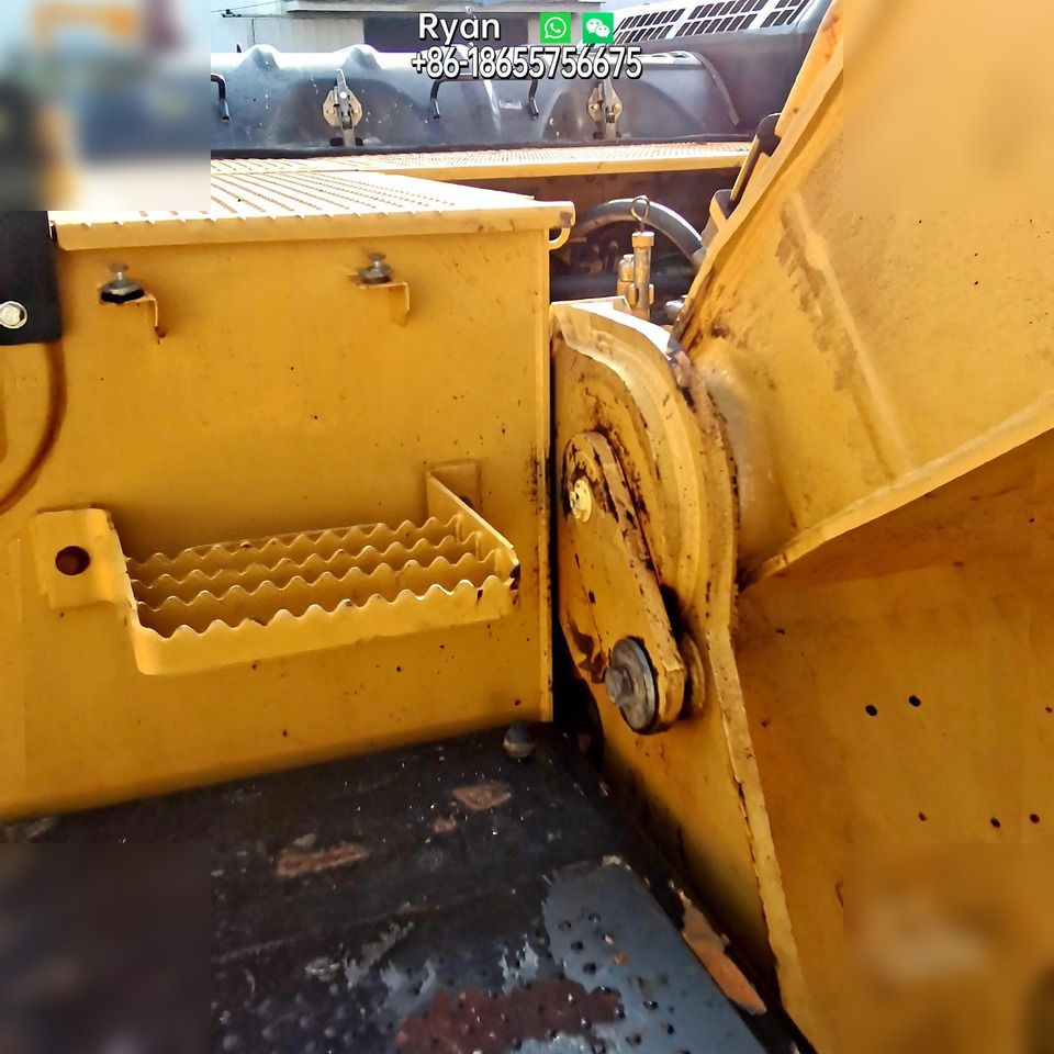 2016 Caterpillar 336D2 crawler excavator boom base and service step 2016 Caterpillar 336D2 crawler excavator boom base and service step