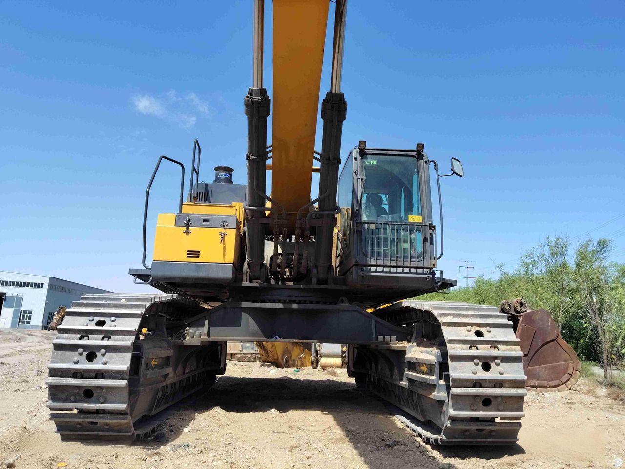 2017 XCMG XE700D crawler excavator, front view 2017 XCMG XE700D crawler excavator, front view