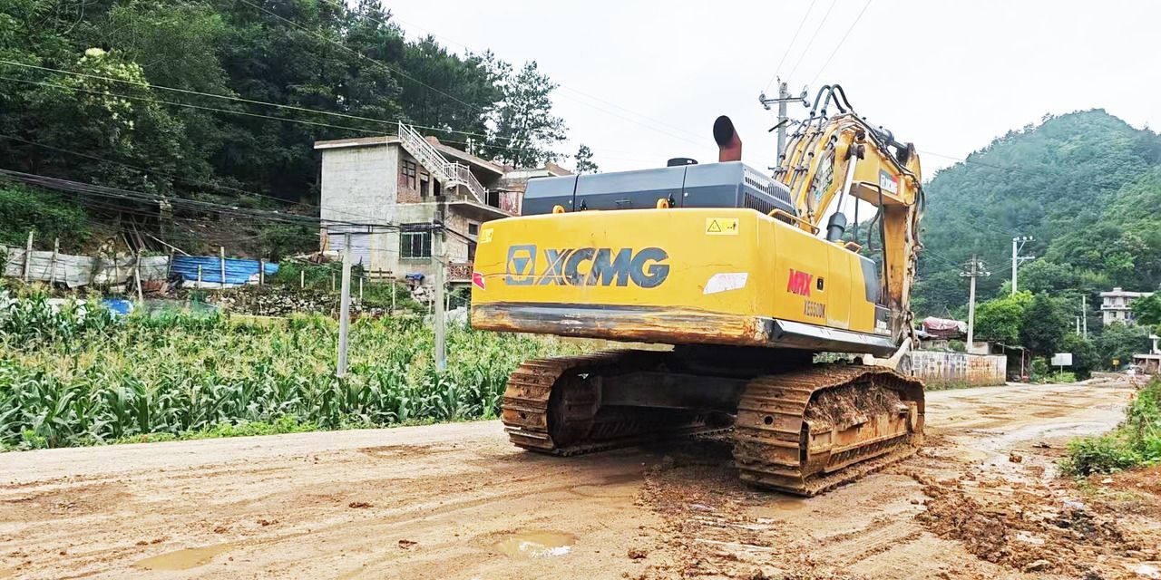 2020 XCMG XE550DK crawler excavator rear view 2020 XCMG XE550DK crawler excavator rear view