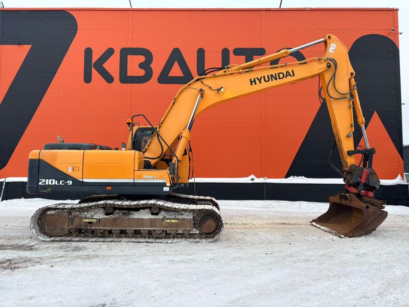 2012 Hyundai R210LC-9 crawler excavator, side view 2012 Hyundai R210LC-9 crawler excavator, side view
