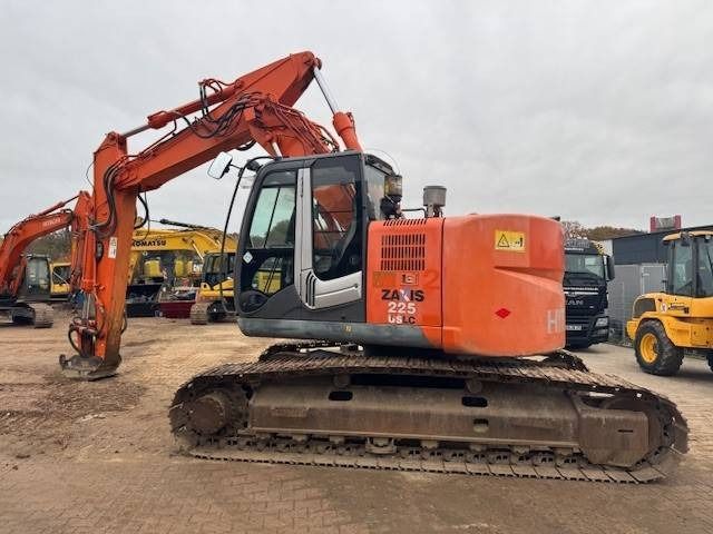 2011 Hitachi Zaxis 225 US LC crawler excavator side view 2011 Hitachi Zaxis 225 US LC crawler excavator side view