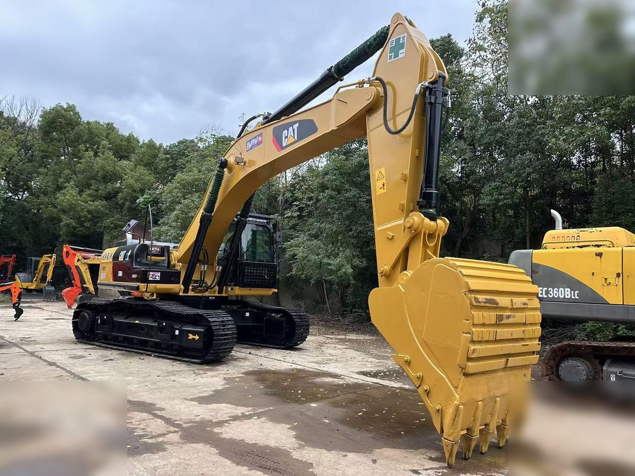 2023 Caterpillar 336D2 crawler excavator, side profile view 2023 Caterpillar 336D2 crawler excavator, side profile view