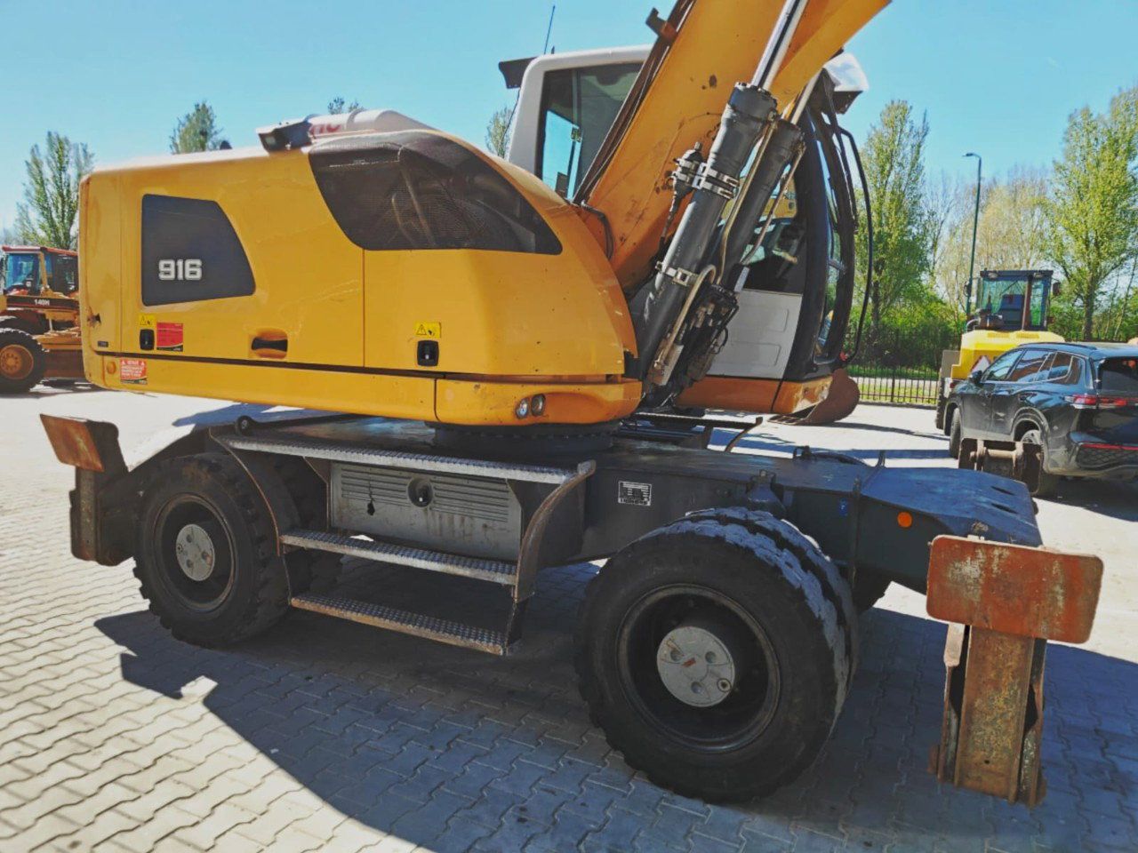 2018 Liebherr A916 Litronic wheel excavator side view 2018 Liebherr A916 Litronic wheel excavator side view