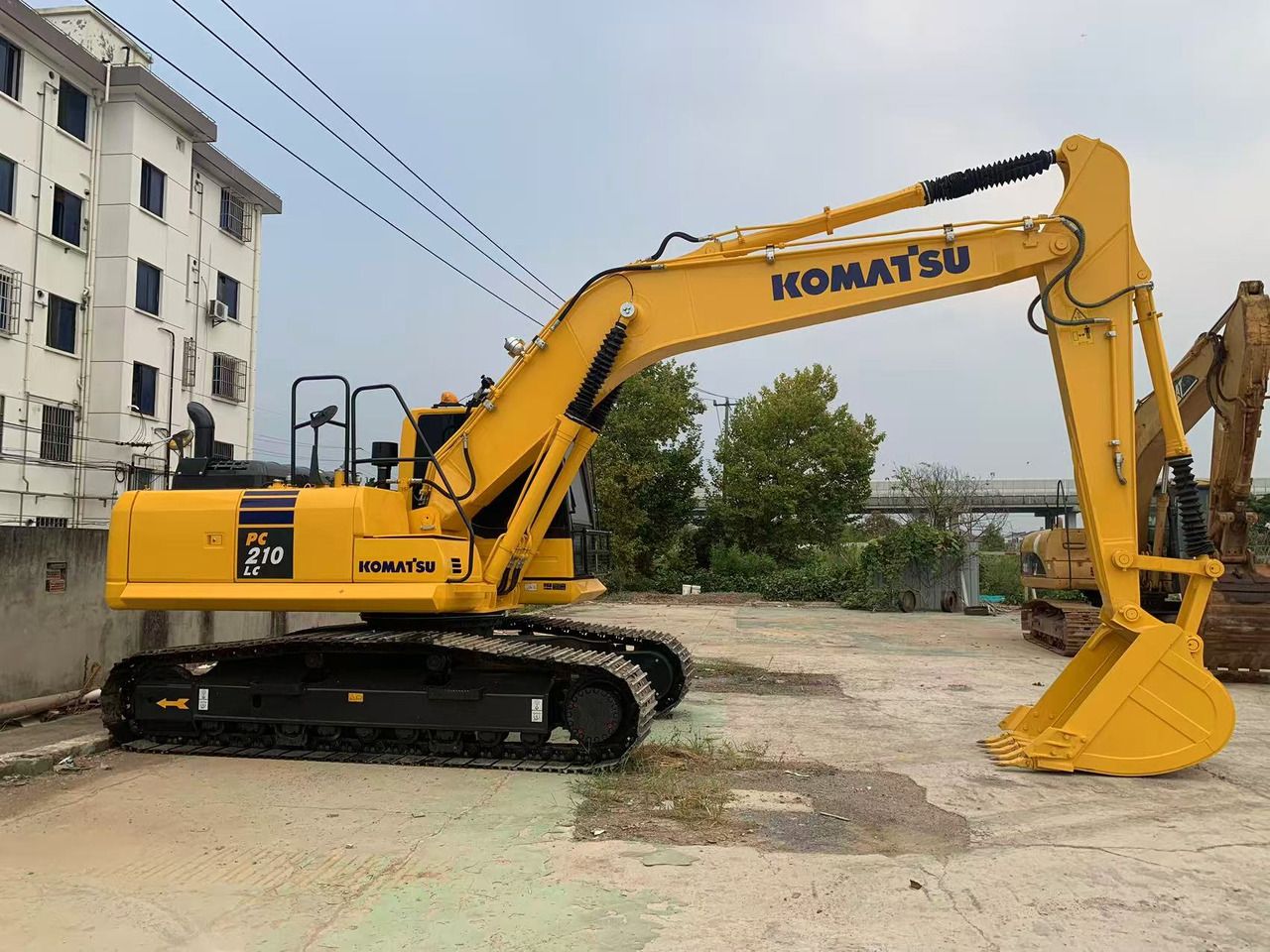 2022 Komatsu PC210LC crawler excavator, side profile view