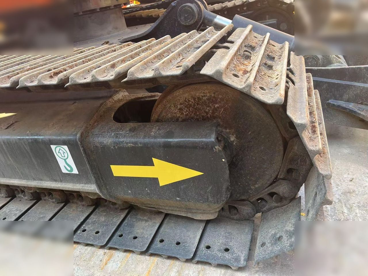 2018 Hitachi EX60-5 crawler excavator track assembly detail 2018 Hitachi EX60-5 crawler excavator track assembly detail