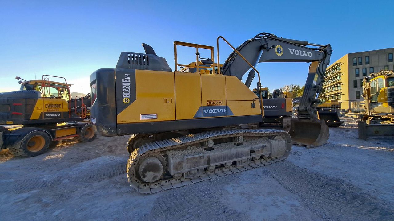 2015 Volvo EC220ENH crawler excavator, side view 2015 Volvo EC220ENH crawler excavator, side view