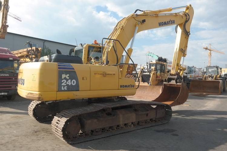 2006 Komatsu PC240LC crawler excavator, side view 2006 Komatsu PC240LC crawler excavator, side view
