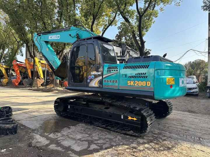 2016 Kobelco SK200D crawler excavator, rear three-quarter view 2016 Kobelco SK200D crawler excavator, rear three-quarter view
