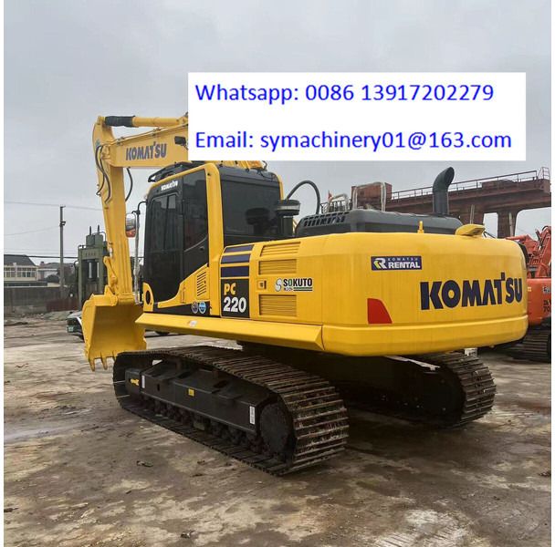 Escavatore cingolato Komatsu PC220-8 del 2022, vista posteriore tre quarti Escavatore cingolato Komatsu PC220-8 del 2022, vista posteriore tre quarti