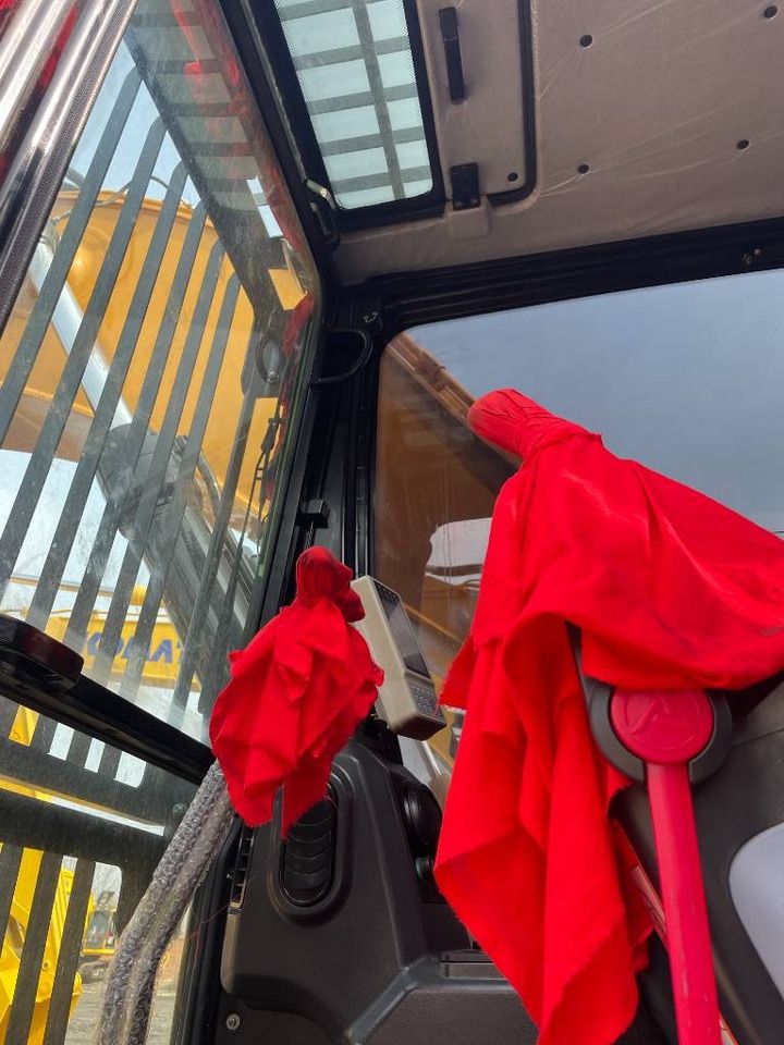 2025 Sany SY265C Crawler Excavator interior view 2025 Sany SY265C Crawler Excavator interior view