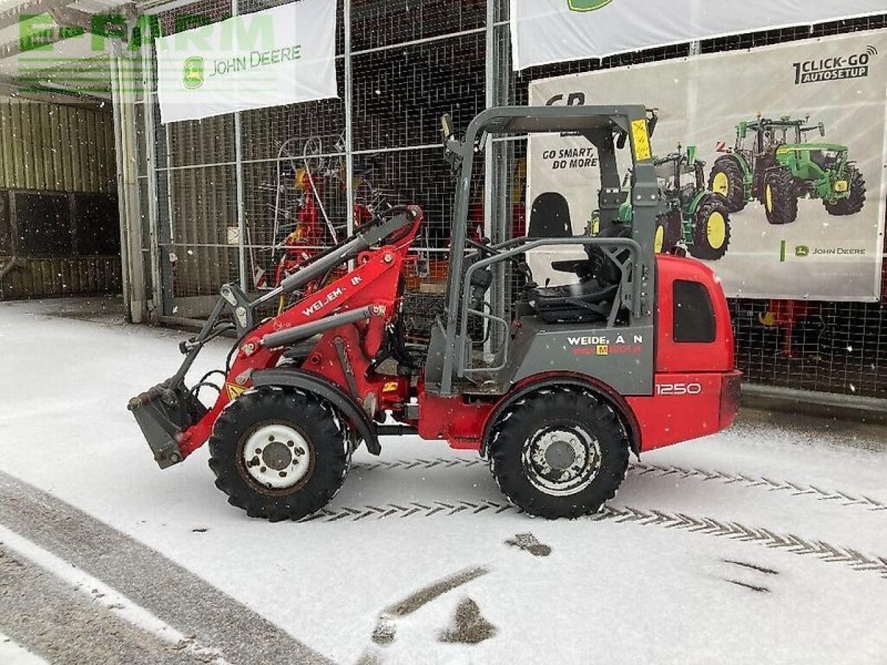 2010 Weidemann 1250 CX 35 wheel loader side view