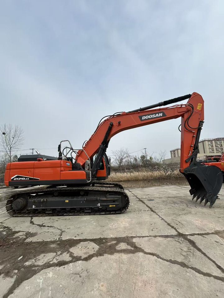 2024 Doosan DX340LCA crawler excavator, side view 2024 Doosan DX340LCA crawler excavator, side view