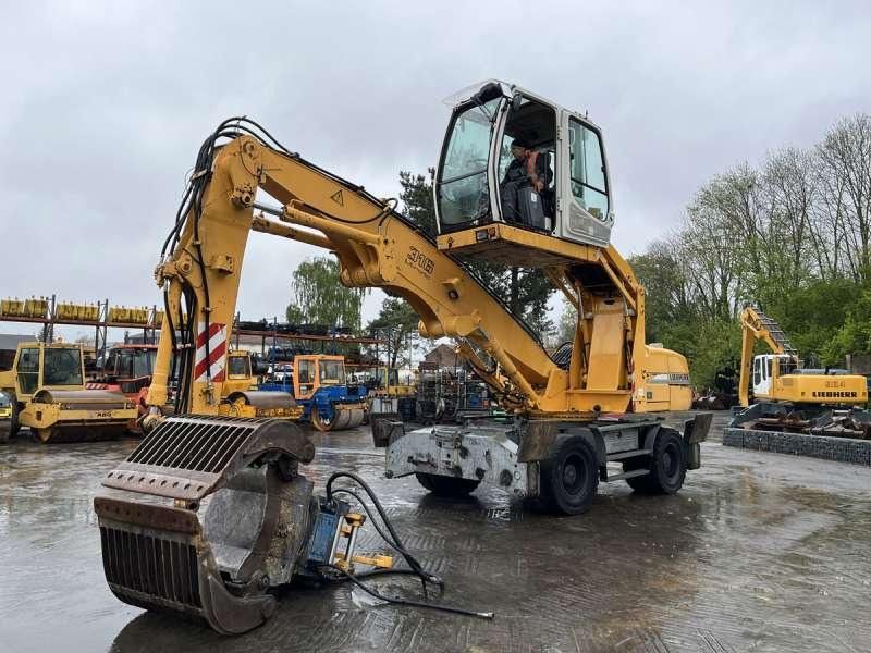 2001 Liebherr A316 LITRONIC material handler, front three-quarter view 2001 Liebherr A316 LITRONIC material handler, front three-quarter view