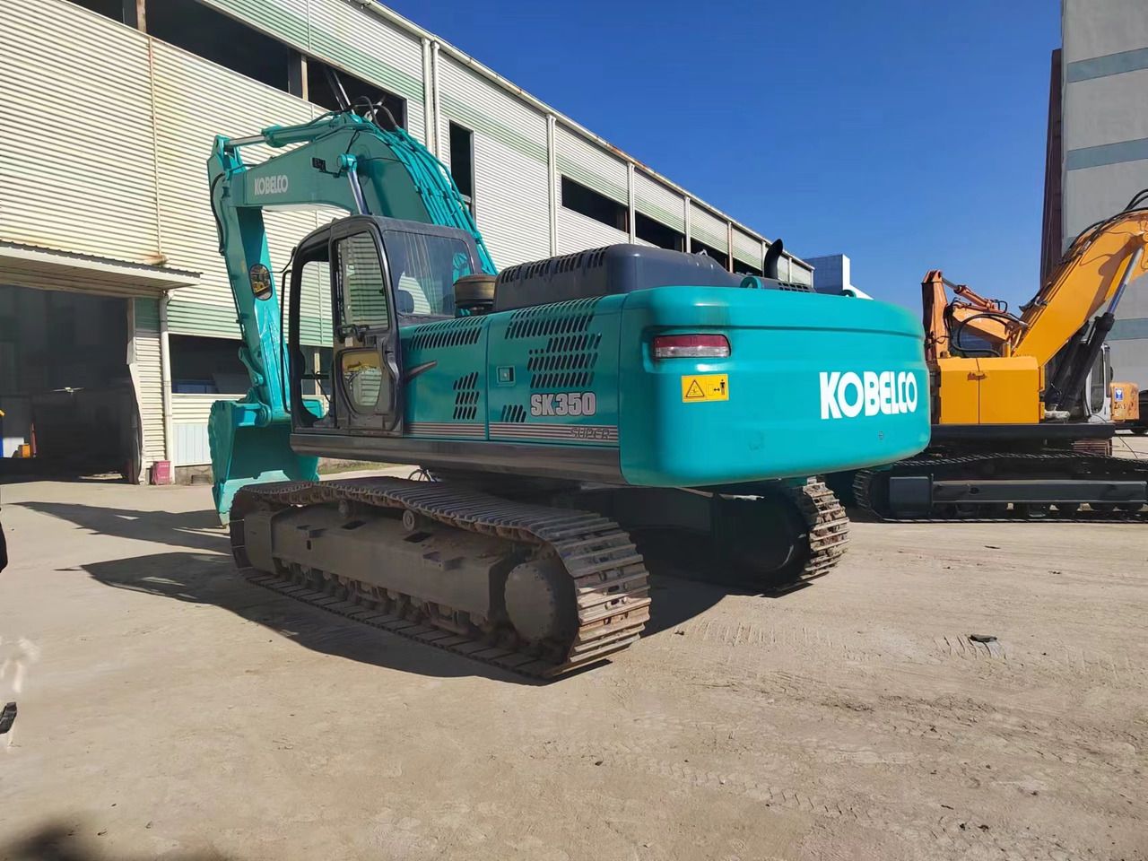 2018 Kobelco SK350LC-8 crawler excavator rear three-quarter view
