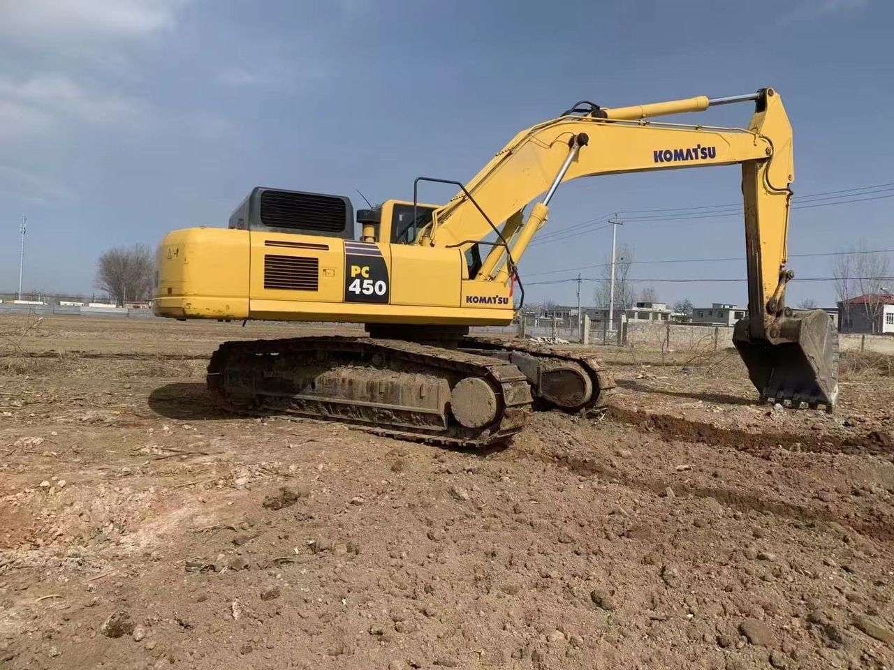 2020 Komatsu PC450 crawler excavator, side profile view 2020 Komatsu PC450 crawler excavator, side profile view