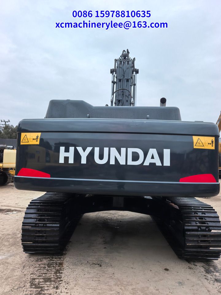 2022 Hyundai crawler excavator rear view 2022 Hyundai crawler excavator rear view
