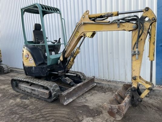 2015 Yanmar VIO25-4 mini excavator, side view 2015 Yanmar VIO25-4 mini excavator, side view