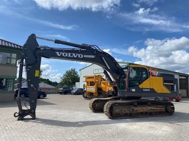 2019 Volvo EC380ENL crawler excavator, side view
