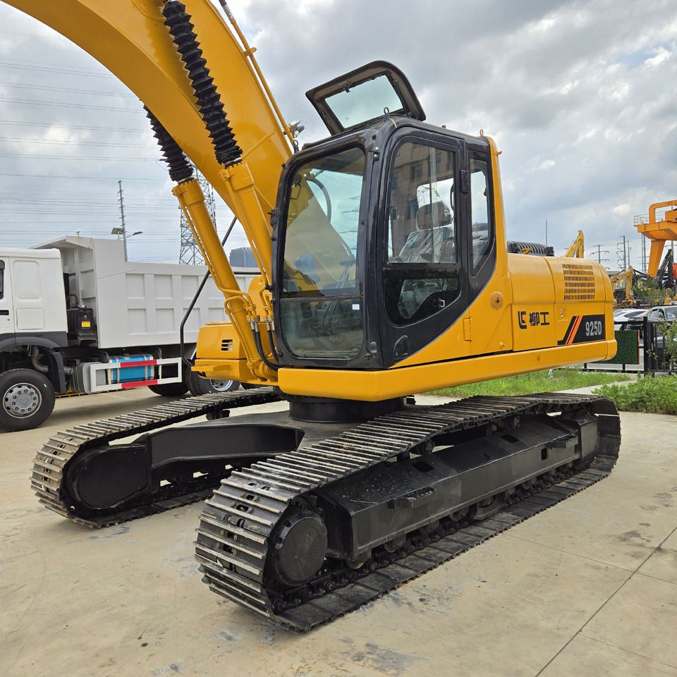 2020 LiuGong 925D crawler excavator, side profile view 2020 LiuGong 925D crawler excavator, side profile view